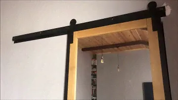 Раздвижные двери с зеркалом.Sliding door with mirror.
