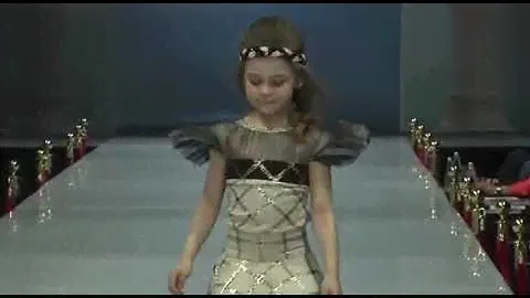 ESTET FASHION WEEK MINI TOP Model