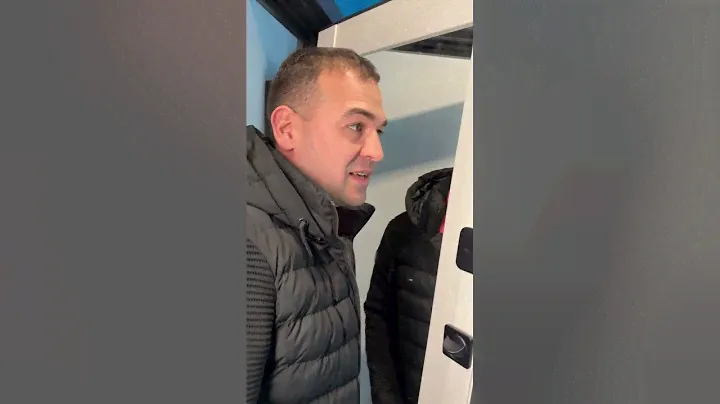Новая металлическая дверь под названием Мариуполь